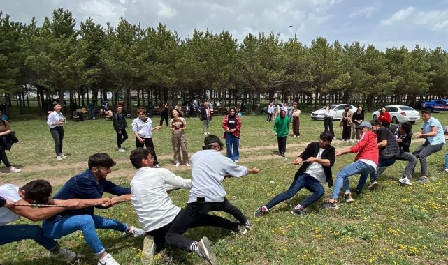 Selim'de liseli öğrenciler gönüllerince eğlendi