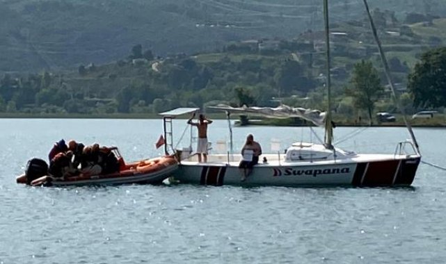 Serinlemek için girdiği gölde boğuldu