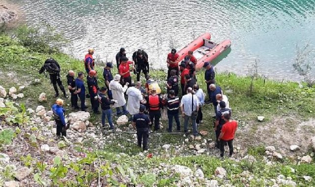 Serinlemek için girdiği gölette boğuldu