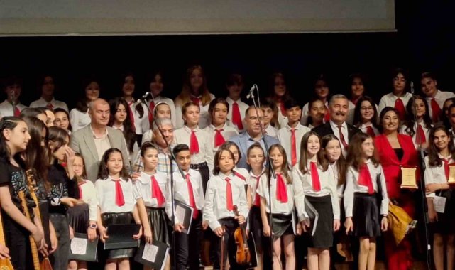Seslendirdikleri Türk Halk Müziği eserleri ile kulakların pasını sildiler