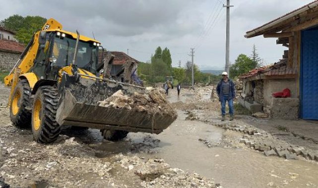Seyitgazi'de sel suları çekildi, temizlik ve onarım başladı