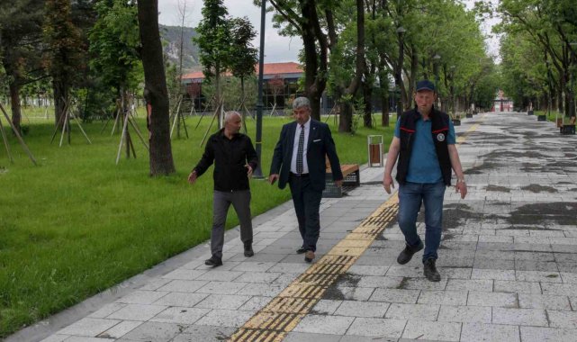 Şiddetli yağış sonrası saha temizlik çalışmalarını yerinde inceledi