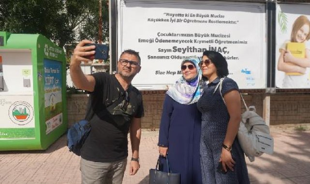 Siirt'te velilerden öğretmene billboardlı teşekkür