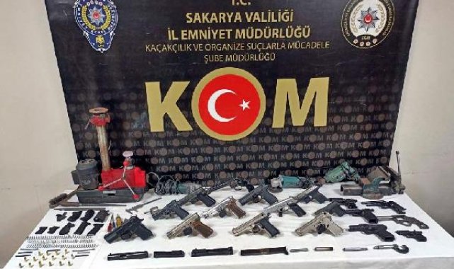 Silah imalathanesine çevrilen iş yerine baskın: 3 gözaltı