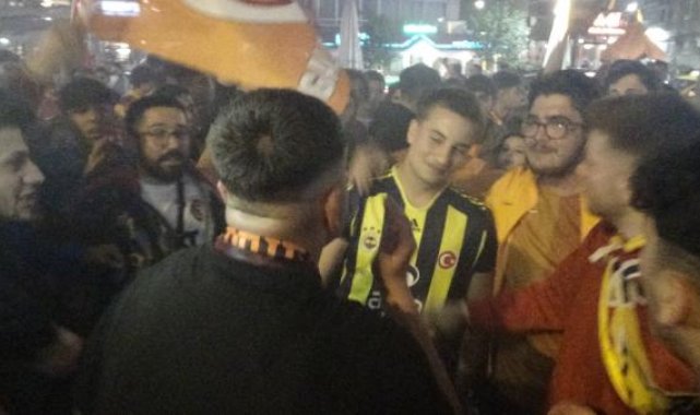 Silivri'de Galatasaray ve Fenerbahçe taraftarlarından şampiyonluk kutlaması
