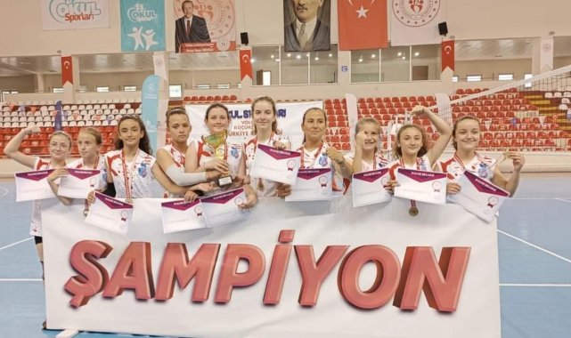 Söke Behiye Hanım Ortaokulu Voleybol Takımı Türkiye Şampiyonu oldu