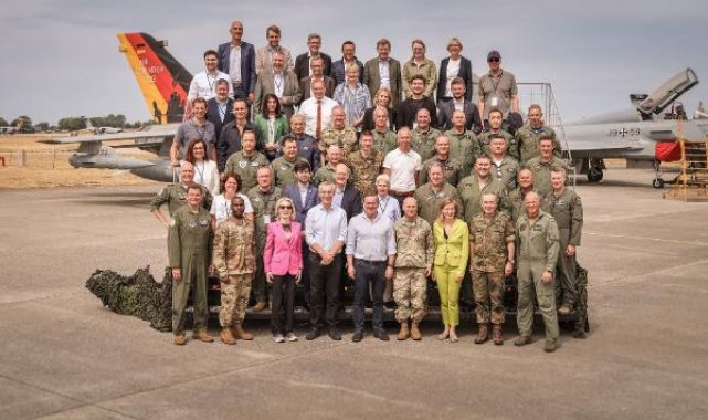 Stoltenberg, Almanya'da Air Defender tatbikatına katılan personelle bir araya geldi