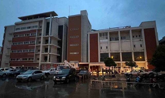 Su basan Akhisar Devlet Hastanesinden tahliye edilen hasta sayısı 62'ye yükseldi