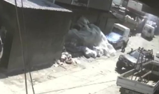 Sultangazi'de aracını kurtarmak isterken üstüne yanan elektrik kabloları düştü