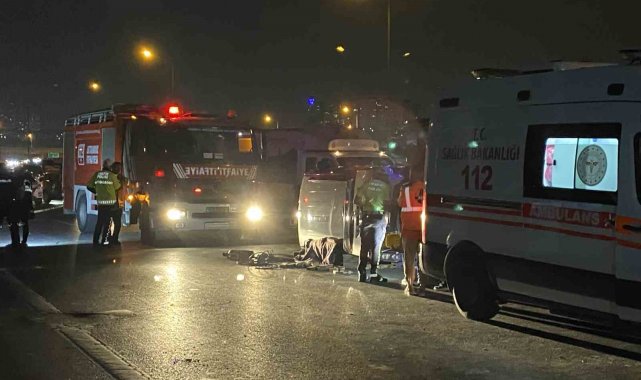 Sultangazi'de bariyerlere çarpan araç yan yattı: 1 ölü