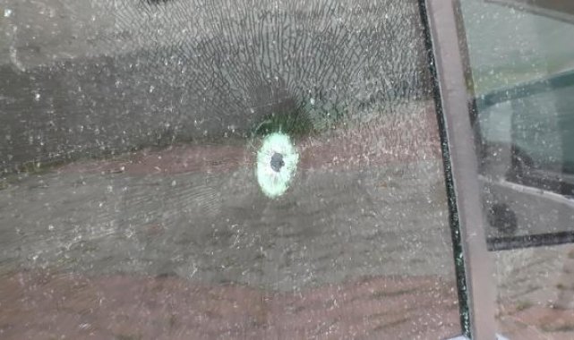Sultangazi'de park halindeki çok sayıda araç kurşunlandı