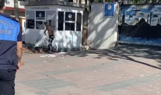 Sultangazi'de zabıta kulübesine saldırdı