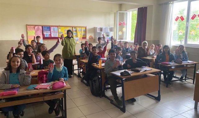 Süt Gününde öğrencilere süt dağıtıldı lıdı