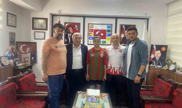 Taekwondo şampiyonunu makamında ağırladı