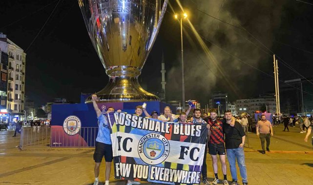 Taksim'de Manchester City taraftarlarının şampiyonluk coşkusu