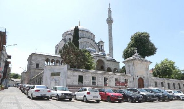 Tarihi camide 'aydınlatma sistemi' tartışması