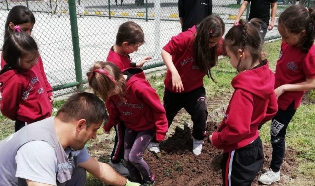 Tavşanlı'da öğrenciler sağlıklı gelecek adına fidan dikti