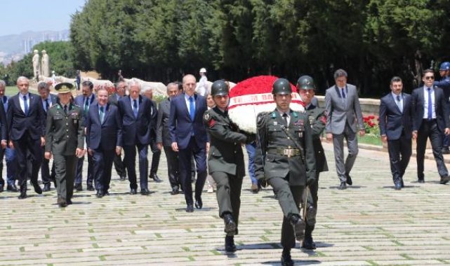 TBMM Başkanı Kurtulmuş, Anıtkabir'i ziyaret etti
