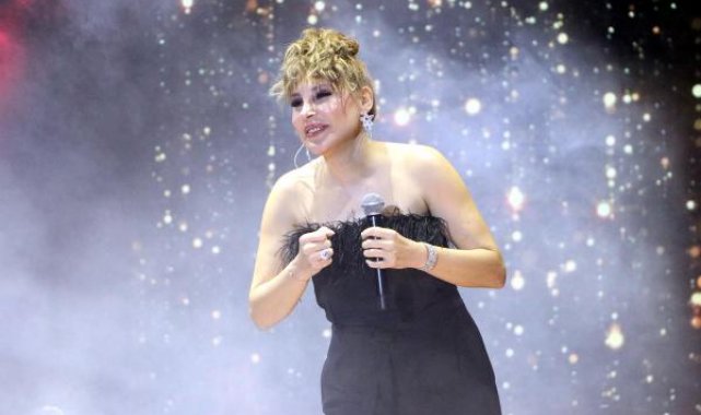 Tekirdağ Uluslararası Kiraz Festivali'nde Funda Arar ve Mustafa Ceceli konseri