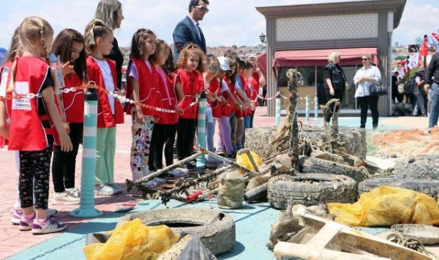 Tekirdağ'da denizden çıkan atıklar sergilendi
