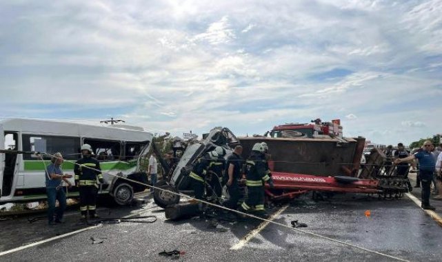 Tekirdağ'da vinçli kamyon yolcu minibüsüne çarptı: 3'ü ağır 12 yaralı