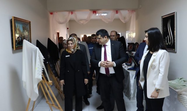 Tercan'da hayat boyu öğrenme sergisi açıldı