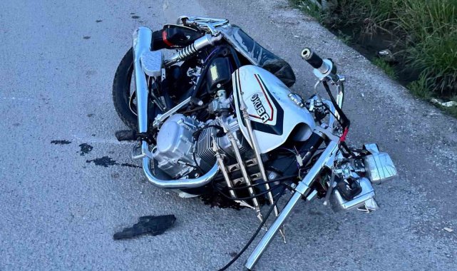 Tır ile motosiklet çarpıştı: 2 yaralı