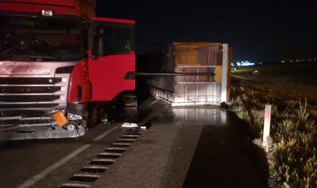 TIR karşı şeride geçti: 1 ölü, 6 yaralı