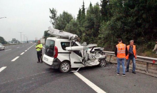 TIR'a arkadan çarpan hafif ticari araçtaki 3 kişi yaralandı