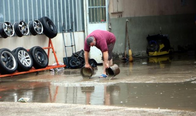 Tokat'ta sağanakta ev ve iş yerlerini su bastı