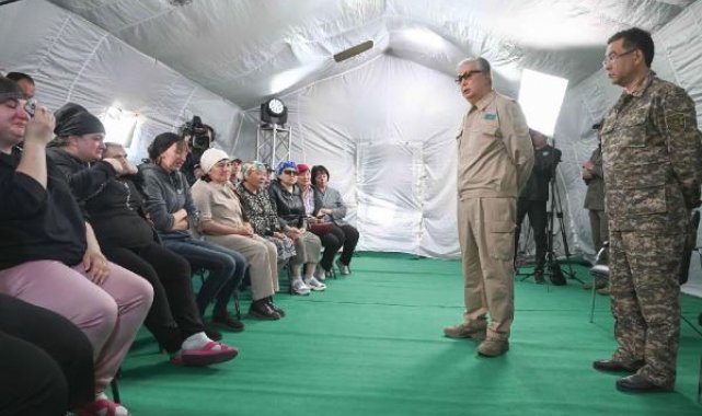 Tokayev, orman yangınlarında ölen işçilerin aileleriyle bir araya geldi