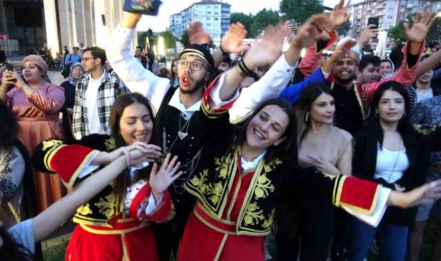 TÖMER öğrencilerinin Kütahya'daki buluşması renkli görüntülere sahne oldu