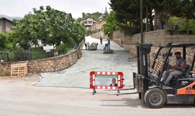Toroslar'ın mahallelerinde alt yapı çalışmaları sürüyor