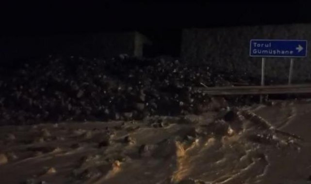 Trabzon-Gümüşhane karayolu heyelan nedeniyle ulaşıma kapandı