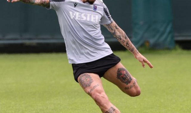 Trabzonspor İstanbul'a gitti; Hamsik son idmanına çıktı