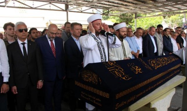 Trafik kazasında ölen akademisyen son yolculuğuna uğurlandı