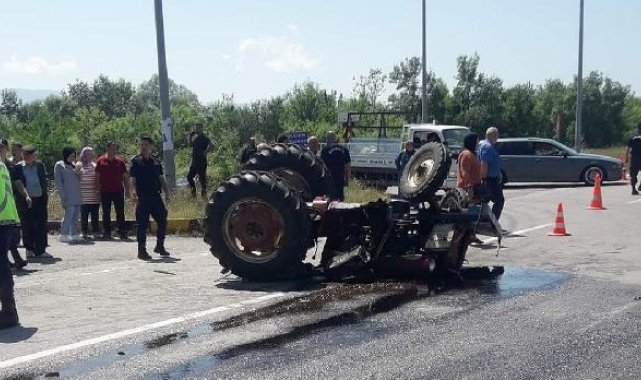 Traktör ile cip kavşakta çarpıştı: 1 ölü, 2 yaralı