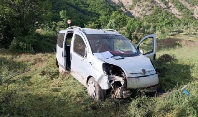 Tunceli'de hafif ticari araç, tarlaya devrildi: 2'i çocuk, 6 yaralı
