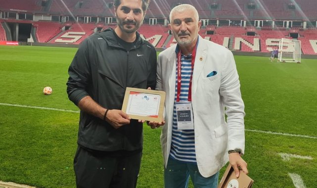 TÜRFAD'dan milli maça özel 'vefa' plaketleri
