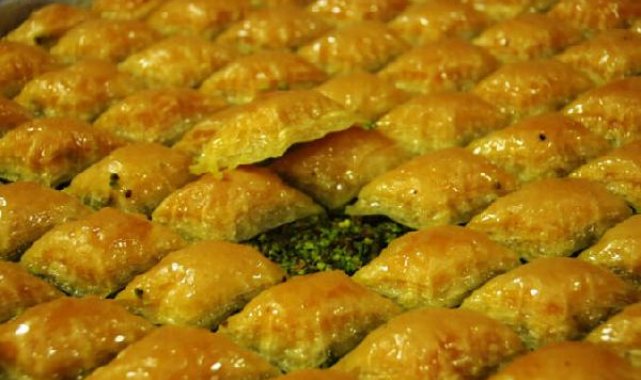 Türkiye ve Yunanistan'da 'baklava kimin' araştırması: Türkler kendinden emin