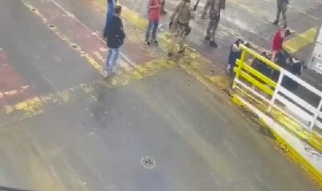 Türkiye'den hareket eden, içerisinde 15 kaçağın tespit edildiği gemiye müdahale edildi