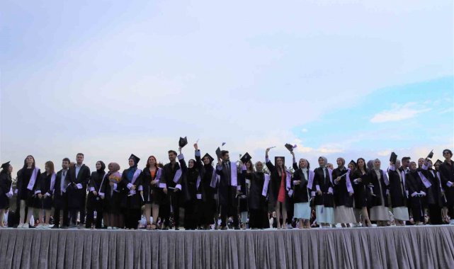 Uludağ üniversitesinde diploma sevinci