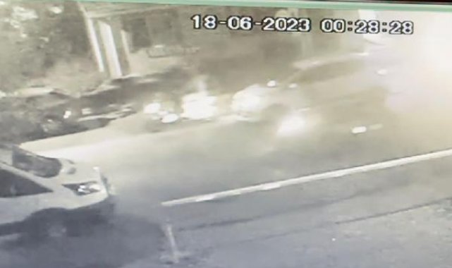 Ümraniye'de motosikletli saldırganların eve ateş açtıkları anlar kamerada