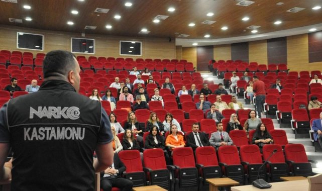 Üniversite personeline "En İyi Narkotik Polisi Anne" eğitimi