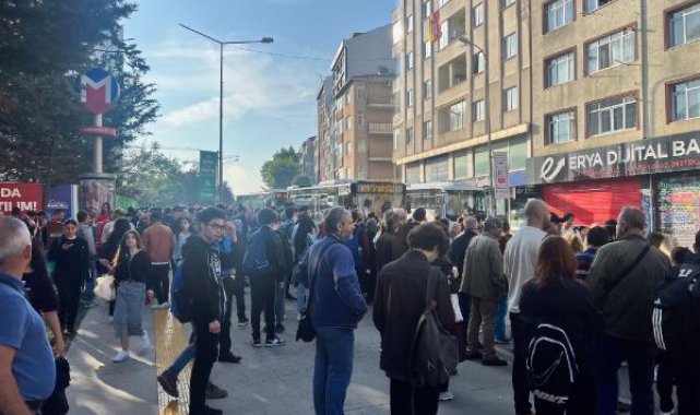 Üsküdar Çekmeköy Metro hattında yaşanan arıza nedeniyle seferler yapılamıyor-2