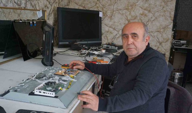 Yarım asırdır televizyon tamiri yapıyor