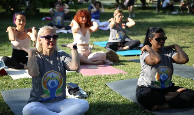 Yoga tutkunları Nilüfer'de buluştu
