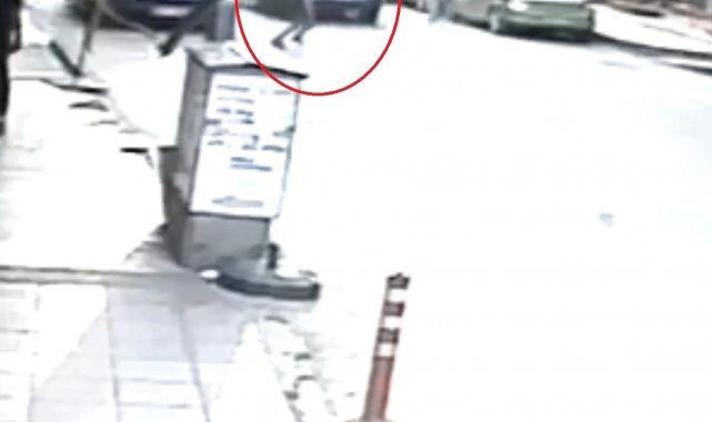 Yola aniden fırlayan çocuğa otomobil böyle çarptı