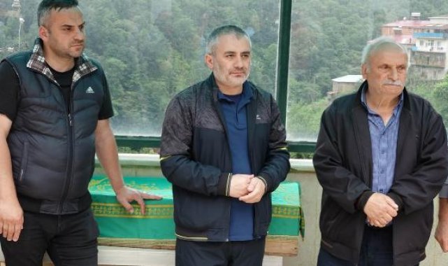 Yorgun mermi kurbanı Kerem'in cenazesine erken doğum yapan annesi ambulansla geldi