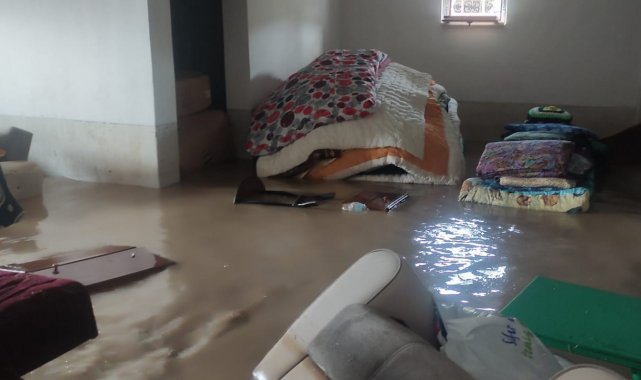 Yunak'ta şiddetli yağmur su baskınlarına sebep oldu